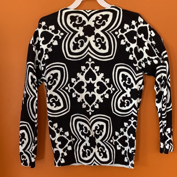 Sarah Spencer, ladies cotton button up cardigan in black and white. - Picture 3 of 8